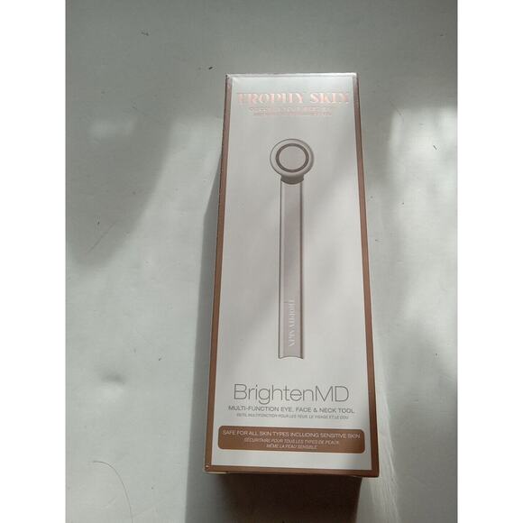 Trophy Skin BrightenMD Portable Microcurrent Facial Device - Picture 1 of 3